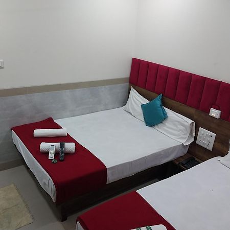 מומביי Hotel New Balaji Residency מראה חיצוני תמונה