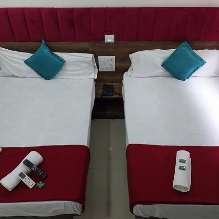 מומביי Hotel New Balaji Residency מראה חיצוני תמונה