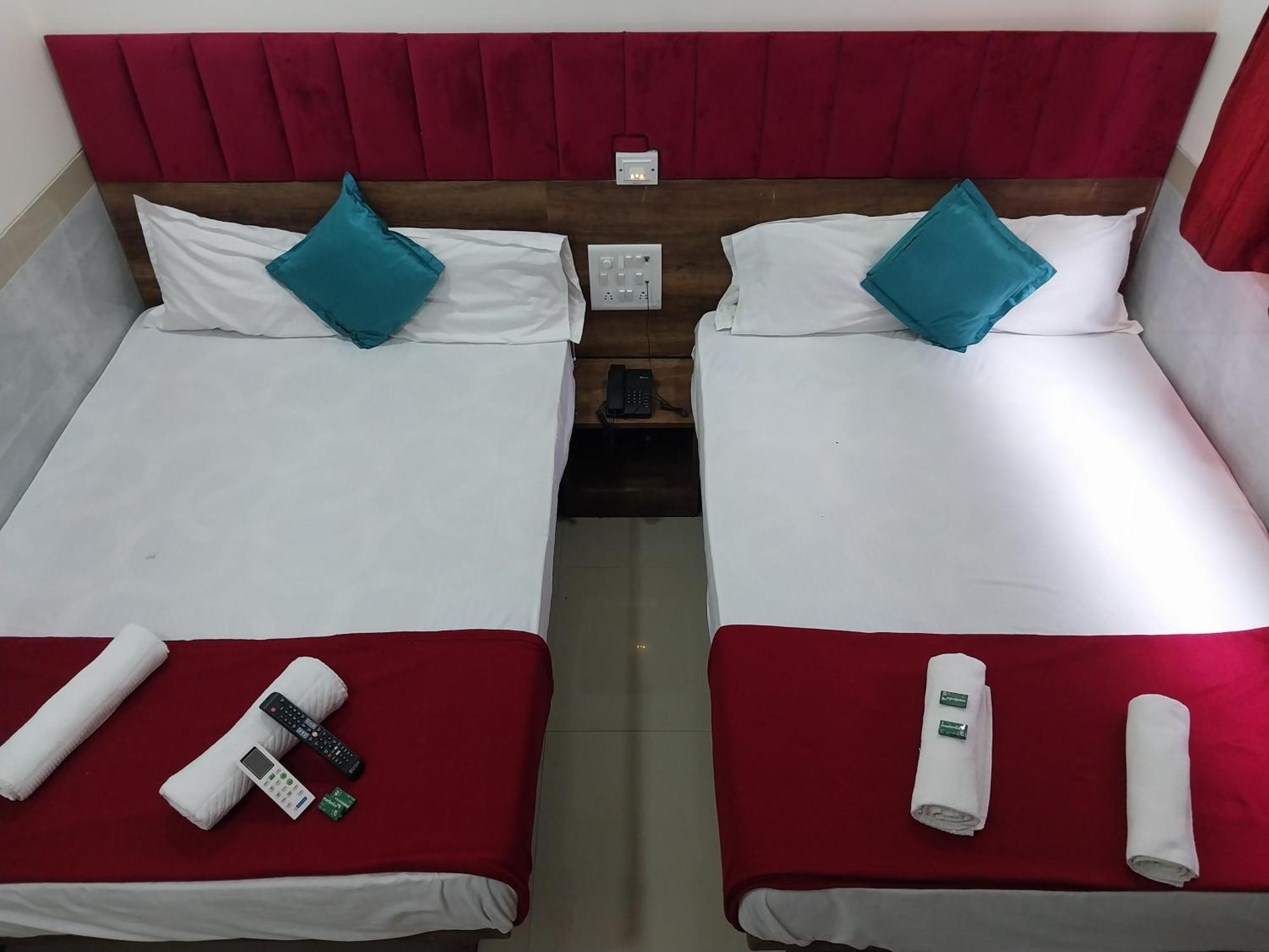 מומביי Hotel New Balaji Residency מראה חיצוני תמונה