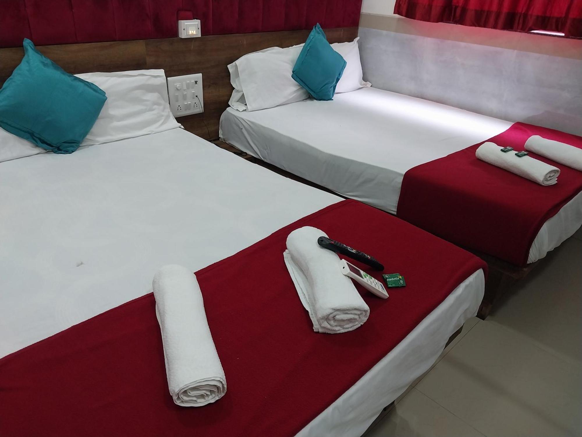 מומביי Hotel New Balaji Residency מראה חיצוני תמונה