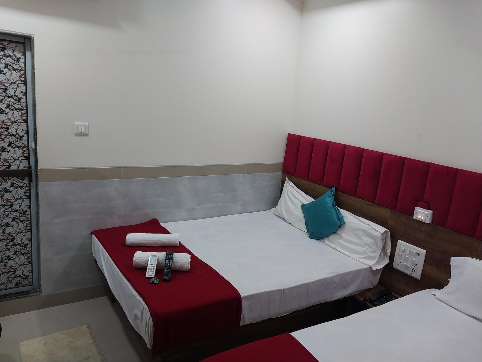 מומביי Hotel New Balaji Residency מראה חיצוני תמונה