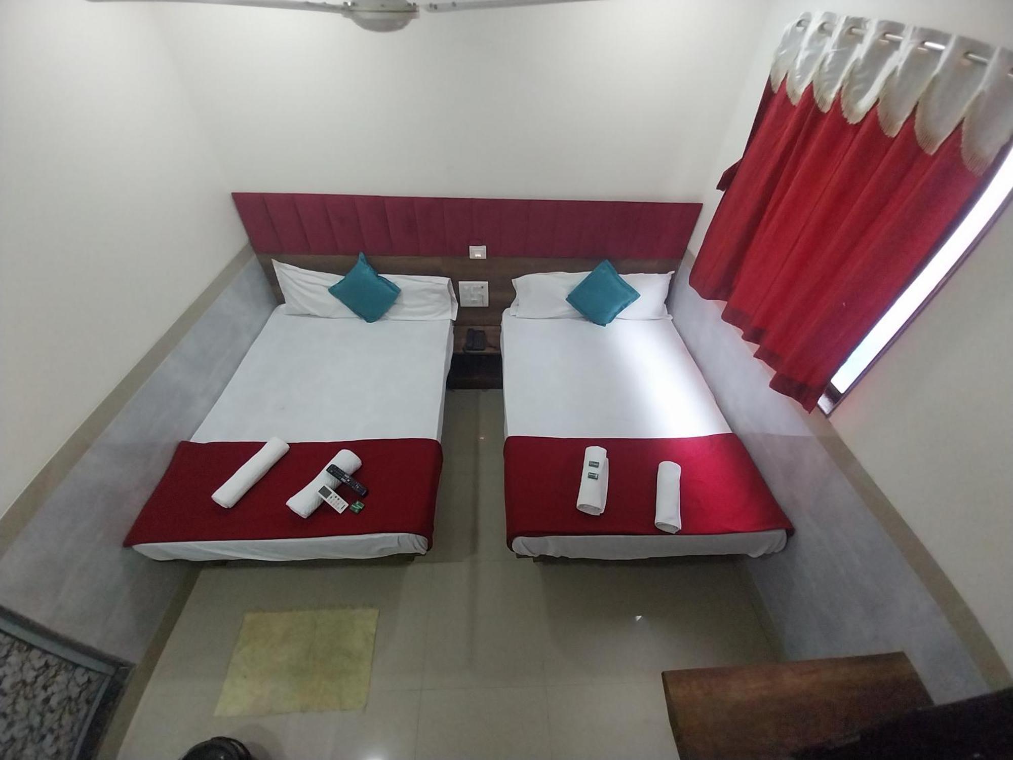 מומביי Hotel New Balaji Residency מראה חיצוני תמונה