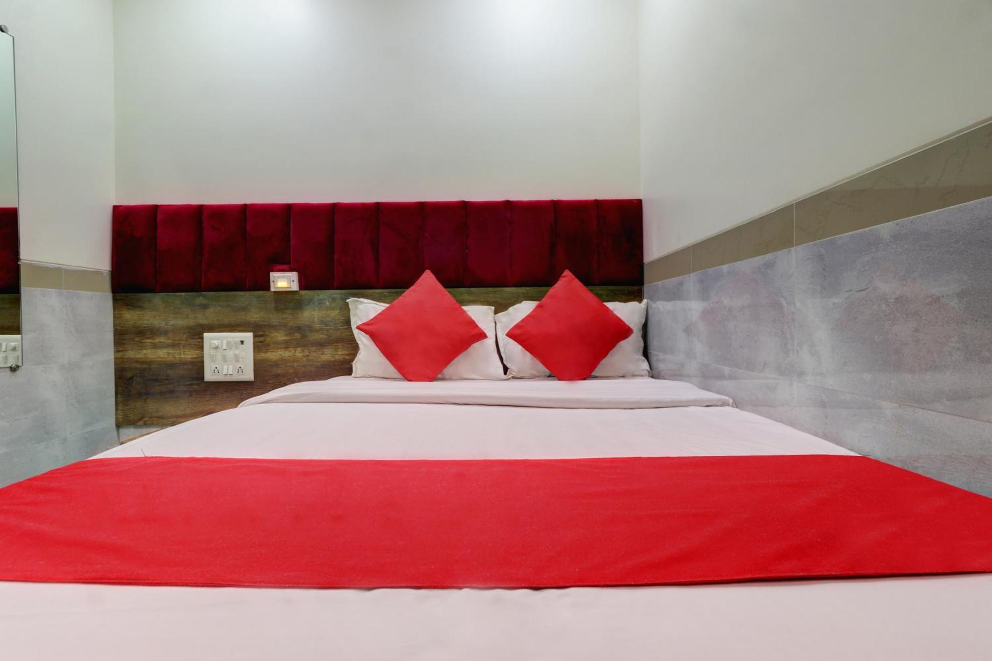 מומביי Hotel New Balaji Residency מראה חיצוני תמונה