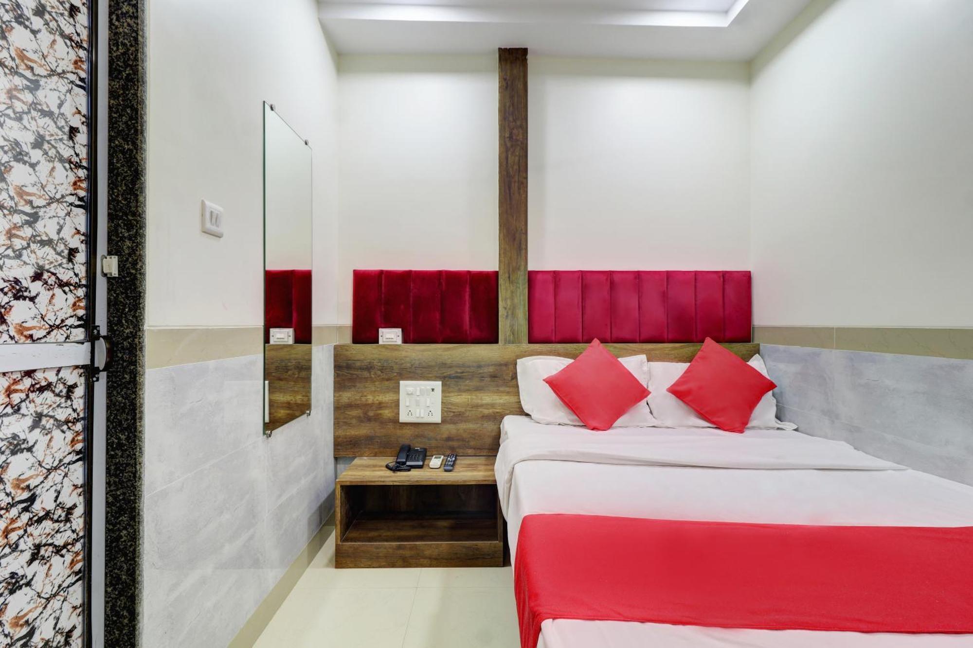 מומביי Hotel New Balaji Residency מראה חיצוני תמונה